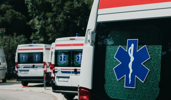 阿拉善盟救护车转运病人过路高速收费吗？